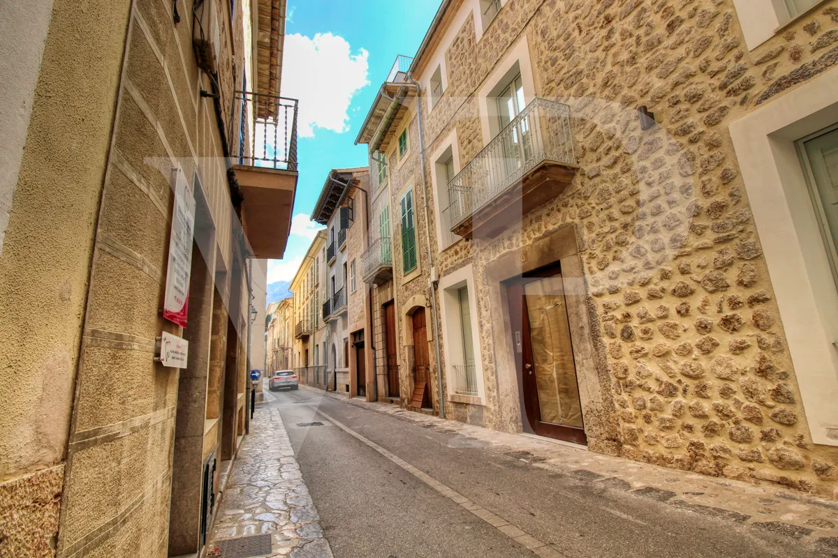 beautiful-large-manor-house-in-two-flats-for-sale-in-the-centre-of-sóller-majorca