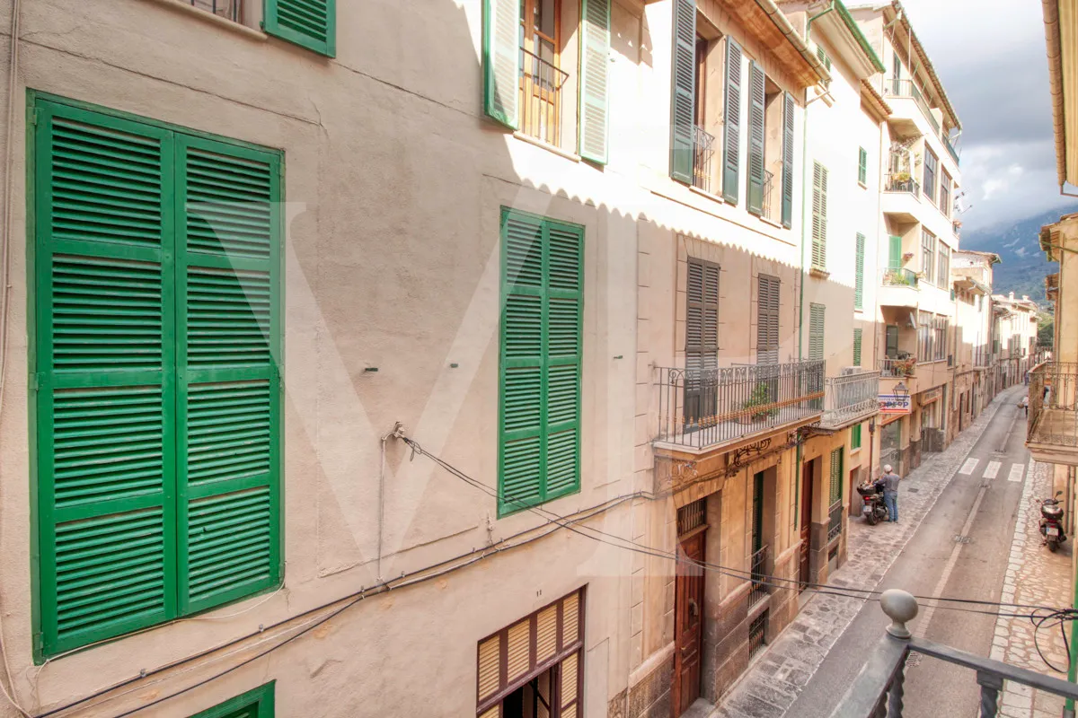 beautiful-large-manor-house-in-two-flats-for-sale-in-the-centre-of-sóller-majorca