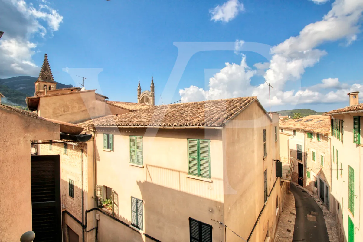 beautiful-large-manor-house-in-two-flats-for-sale-in-the-centre-of-sóller-majorca