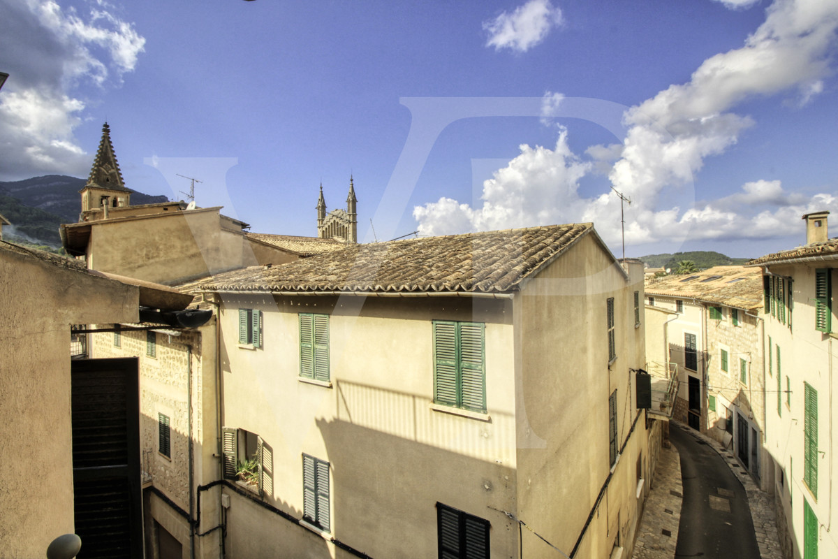 beautiful-large-manor-house-in-two-flats-for-sale-in-the-centre-of-sóller-majorca