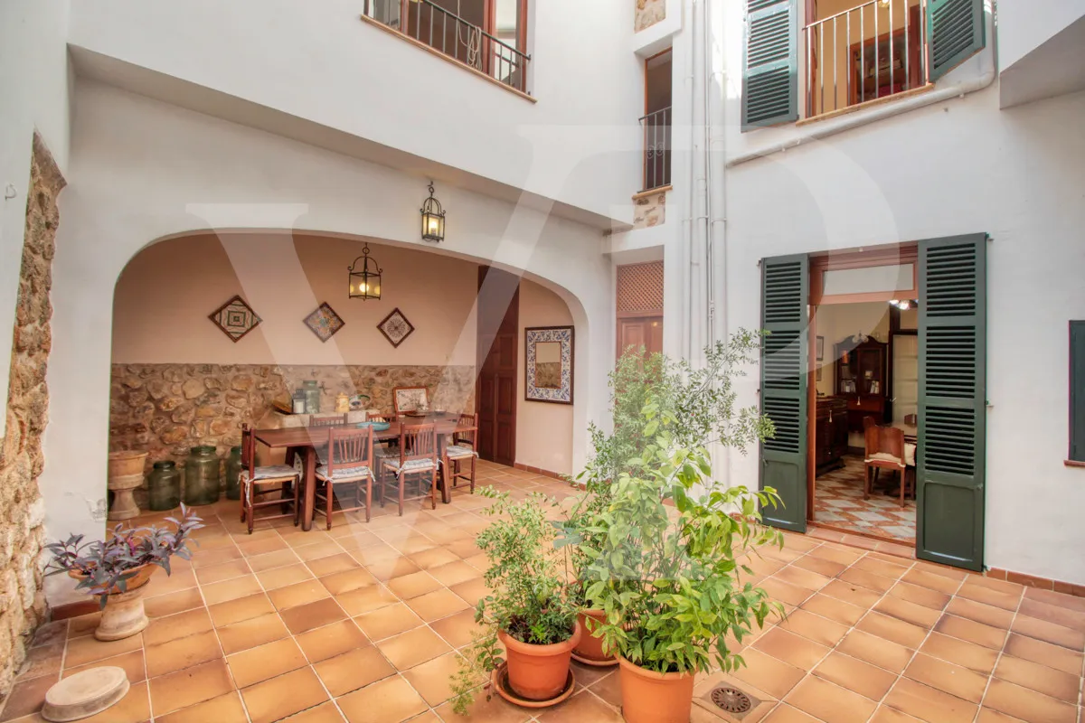 beautiful-large-manor-house-in-two-flats-for-sale-in-the-centre-of-sóller-majorca