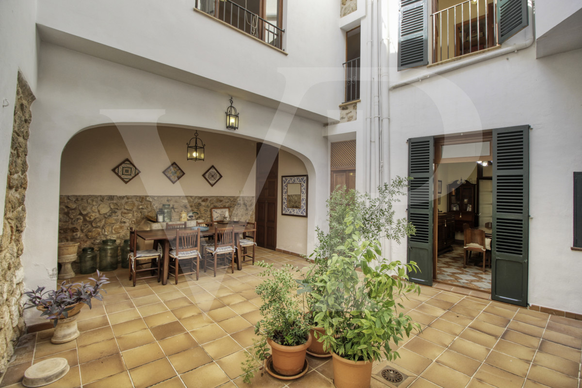 beautiful-large-manor-house-in-two-flats-for-sale-in-the-centre-of-sóller-majorca