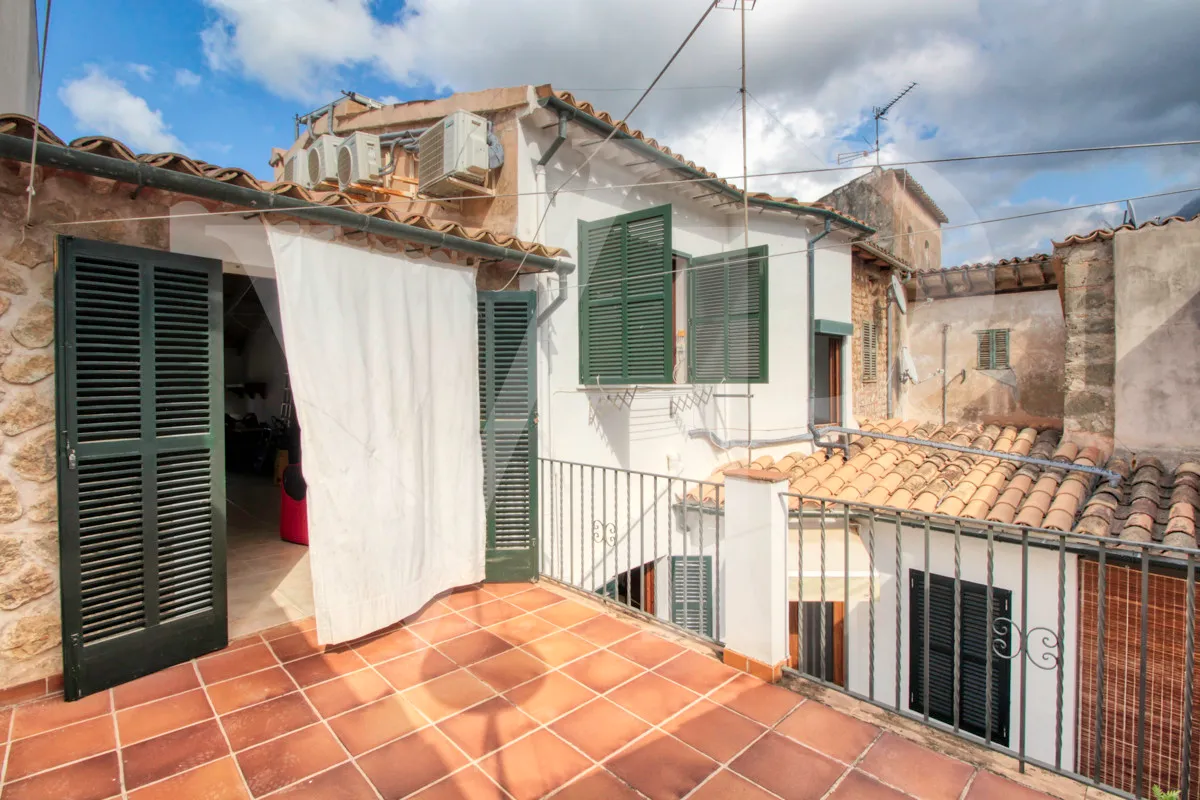 beautiful-large-manor-house-in-two-flats-for-sale-in-the-centre-of-sóller-majorca