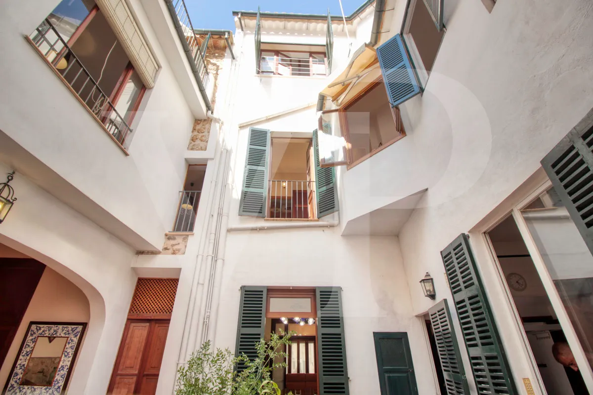 schönes-großes-herrenhaus-mit-zwei-wohnungen-zu-verkaufen-im-Zentrum-von-Sóller-mallorca
