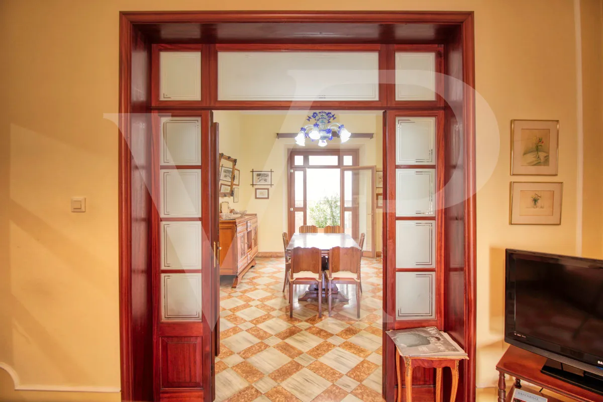 schönes-großes-herrenhaus-mit-zwei-wohnungen-zu-verkaufen-im-Zentrum-von-Sóller-mallorca