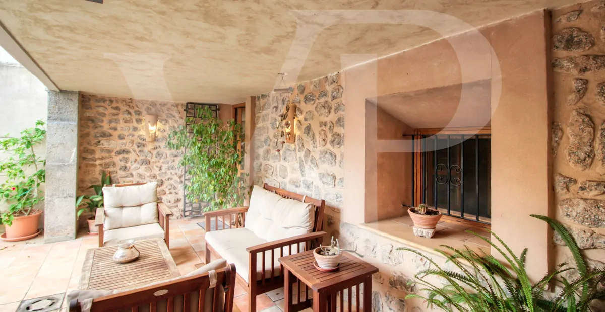 Fantastisches Herrenhaus mit Pool zu verkaufen in Soller, im Zentrum der Serra de Tramuntana.