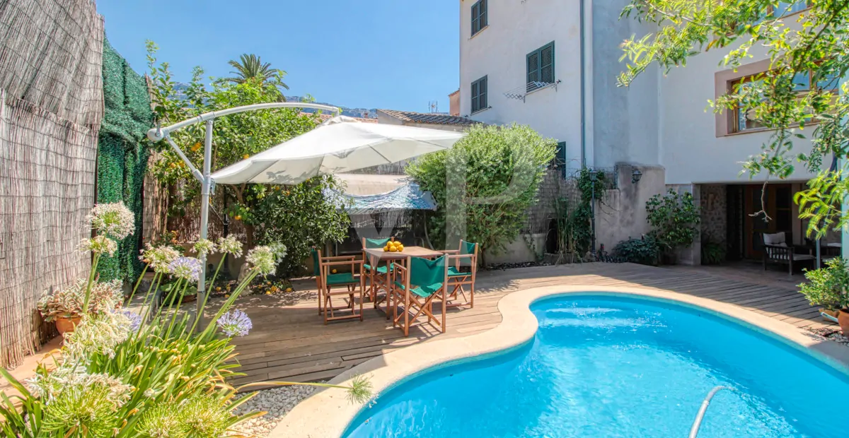 Fantastisches Herrenhaus mit Pool zu verkaufen in Soller, im Zentrum der Serra de Tramuntana.