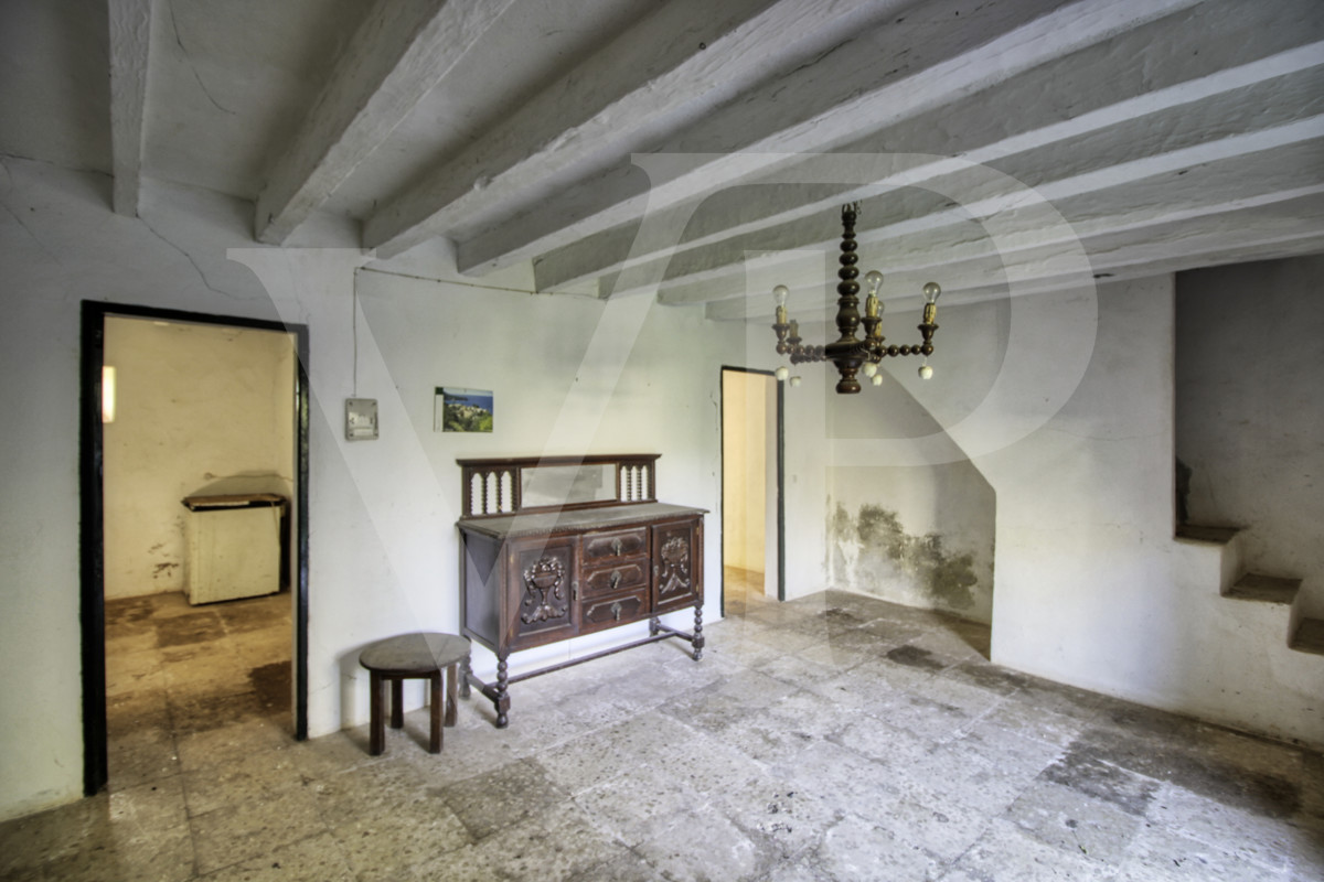 Schöne rustikale Finca zum Verkauf mit traditionellem Haus zu renovieren, gut gelegen in der Nähe von Pollença