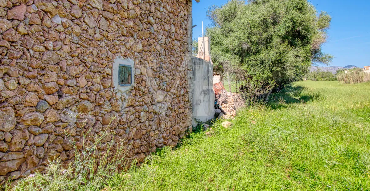 Schöne rustikale Finca zum Verkauf mit traditionellem Haus zu renovieren, gut gelegen in der Nähe von Pollença