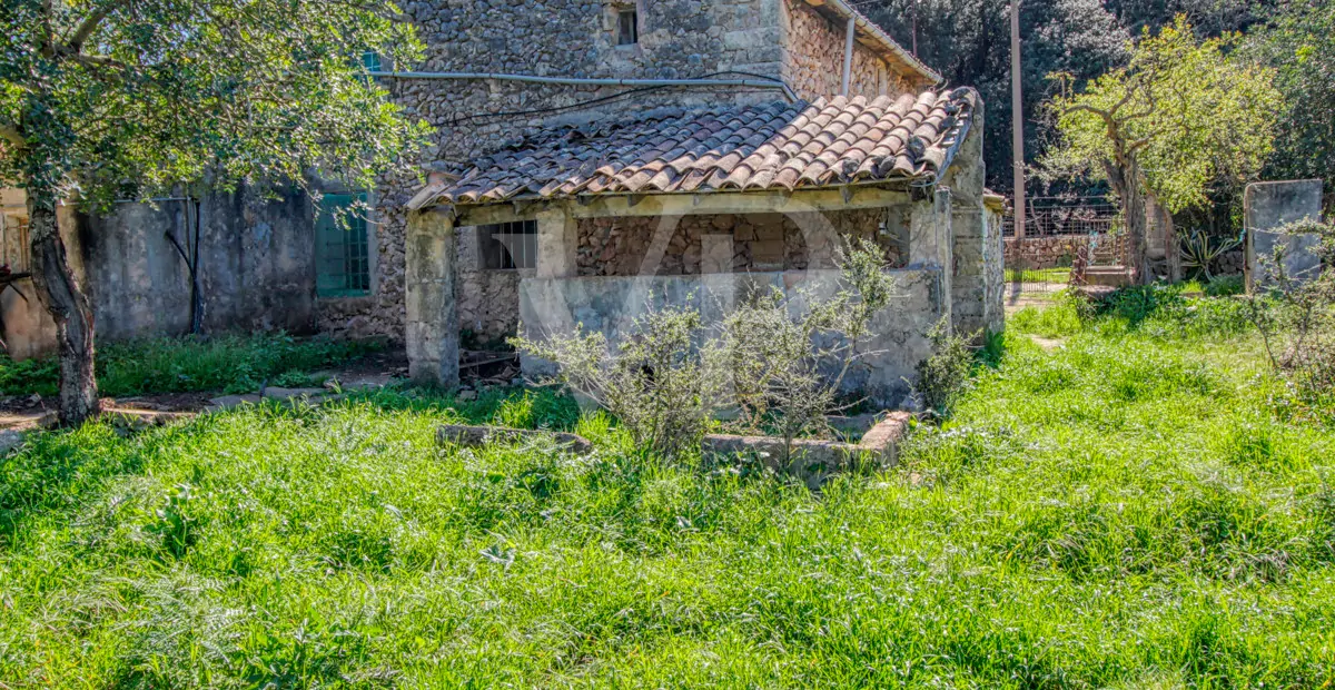 Schöne rustikale Finca zum Verkauf mit traditionellem Haus zu renovieren, gut gelegen in der Nähe von Pollença