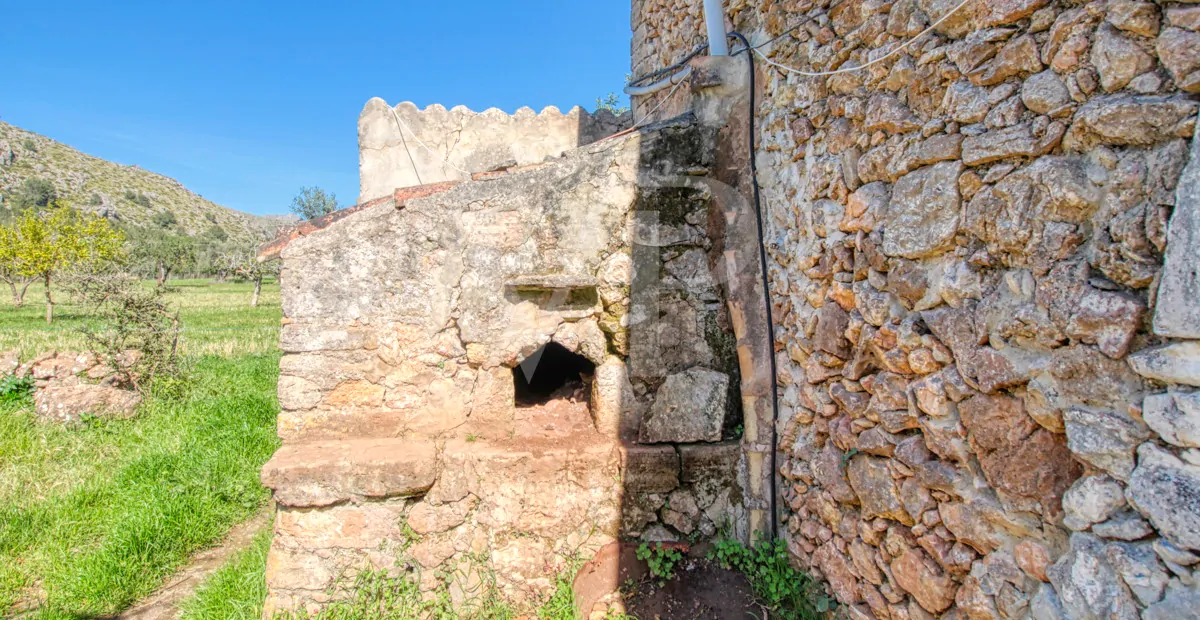 Schöne rustikale Finca zum Verkauf mit traditionellem Haus zu renovieren, gut gelegen in der Nähe von Pollença