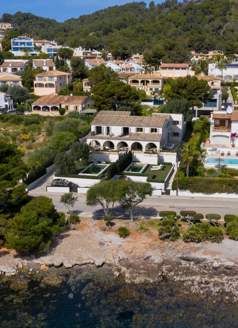 Wunderschönes Anwesen mit Schwimmbad direkt am Meer in Alcanada