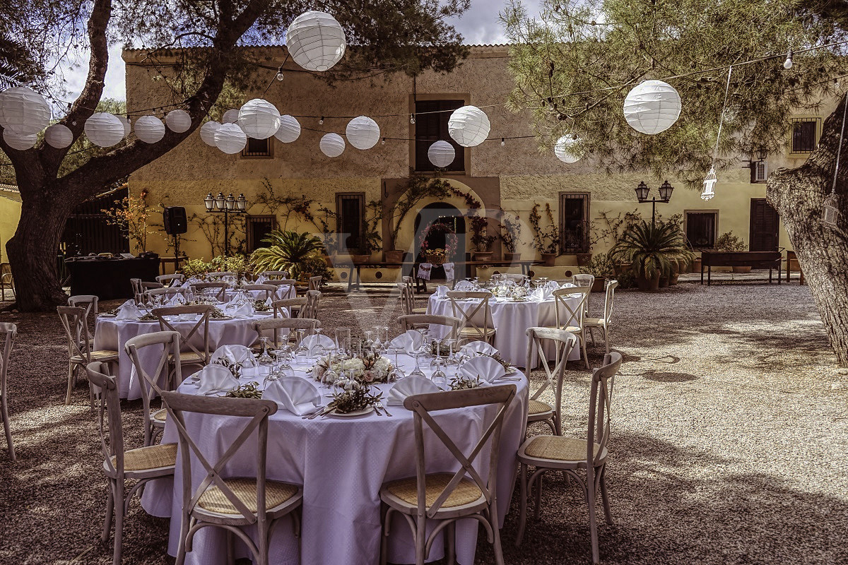 Zum Verkauf steht ein herrliches Landhotel aus dem 18. Jahrhundert in natürlicher Umgebung in Playa de Muro, Mallorca