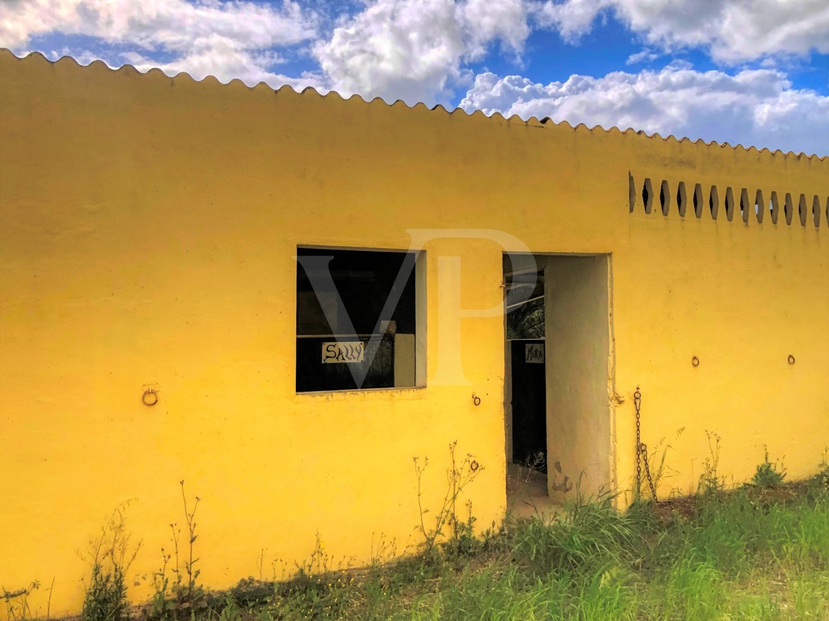 Zum Verkauf steht ein herrliches Landhotel aus dem 18. Jahrhundert in natürlicher Umgebung in Playa de Muro, Mallorca