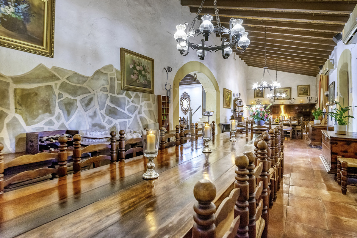 Zum Verkauf steht ein herrliches Landhotel aus dem 18. Jahrhundert in natürlicher Umgebung in Playa de Muro, Mallorca