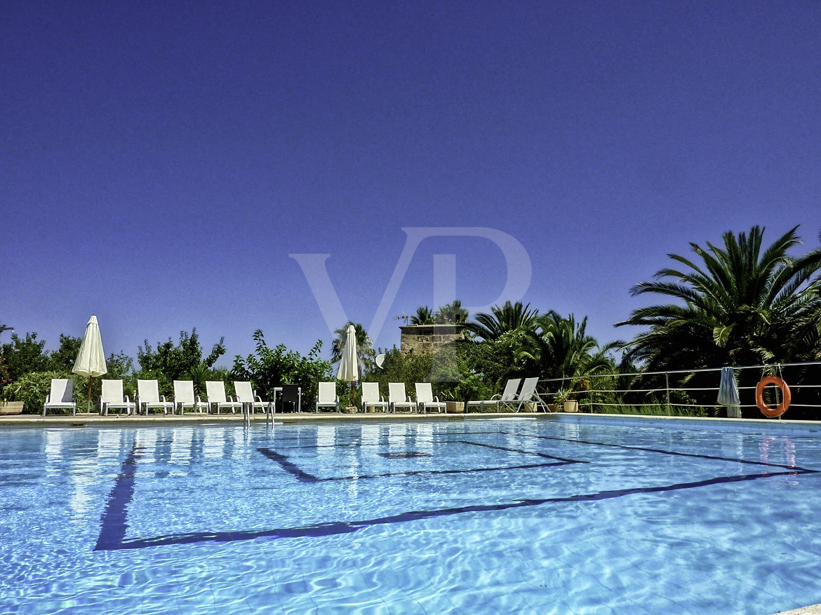 Zum Verkauf steht ein herrliches Landhotel aus dem 18. Jahrhundert in natürlicher Umgebung in Playa de Muro, Mallorca