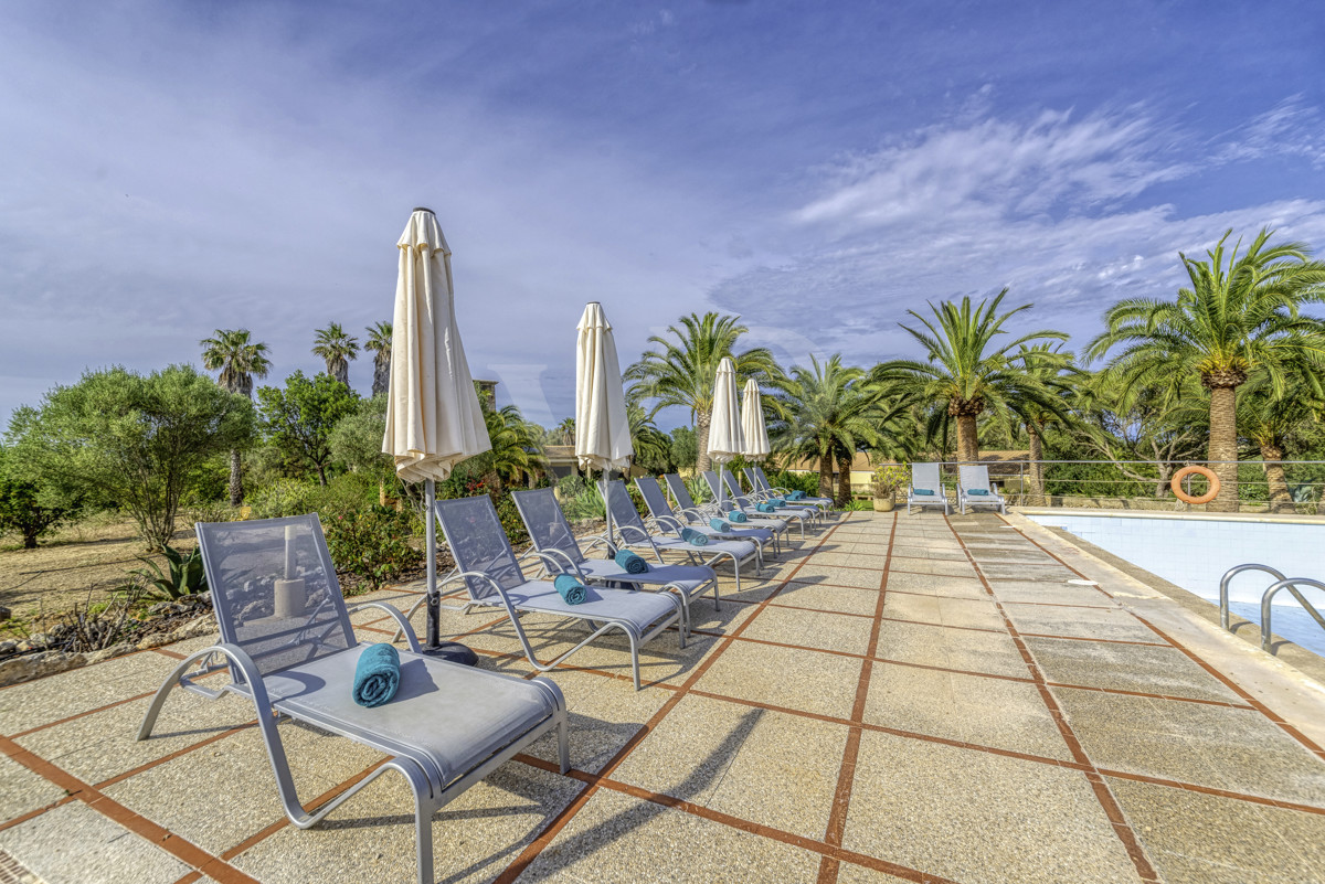 Zum Verkauf steht ein herrliches Landhotel aus dem 18. Jahrhundert in natürlicher Umgebung in Playa de Muro, Mallorca