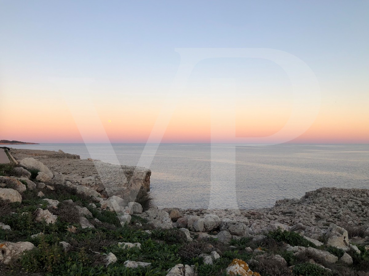 Fantástica inversión en esta parcela situada a 500 metros de la playa entre S'ìllot y Cala Morlanda