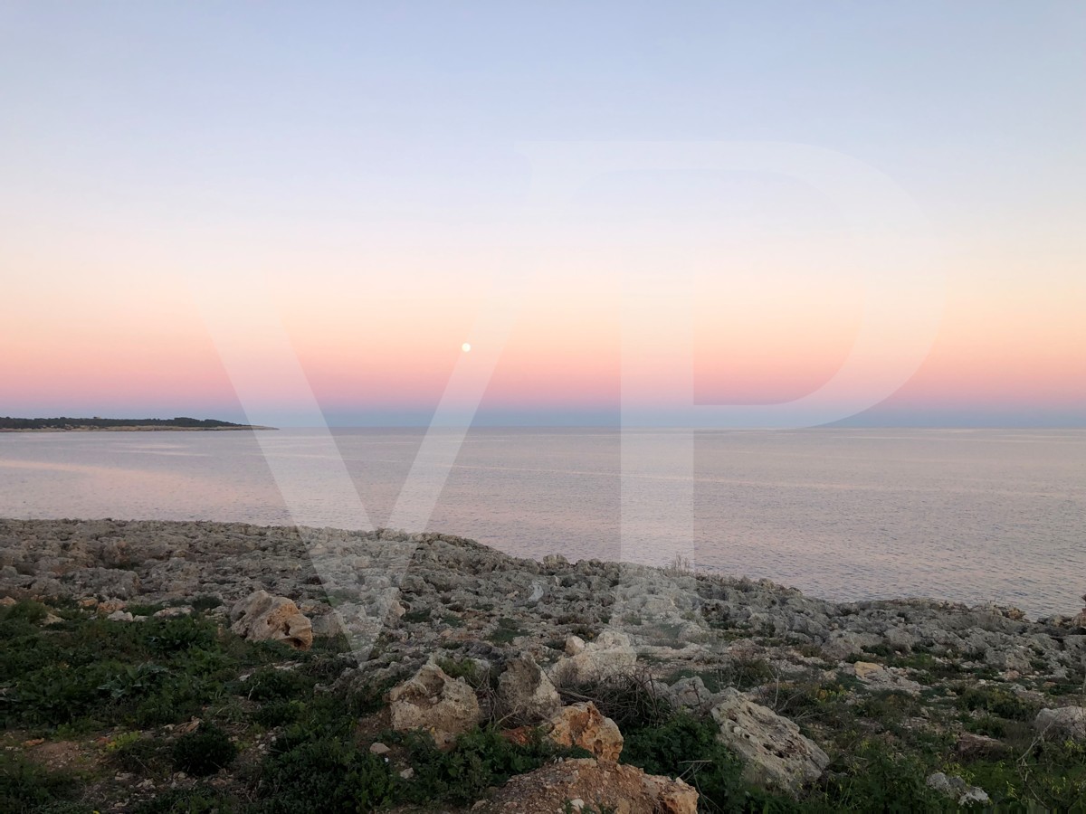 Fantástica inversión en esta parcela situada a 500 metros de la playa entre S'ìllot y Cala Morlanda