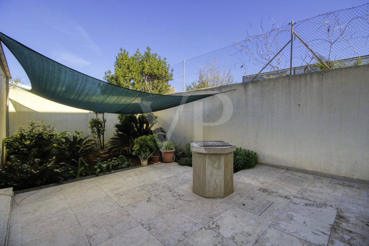 Perfecto-chalet-con-jardín-garaje-y-oficinas-en-buena-ubicación-en-Muro-Mallorca