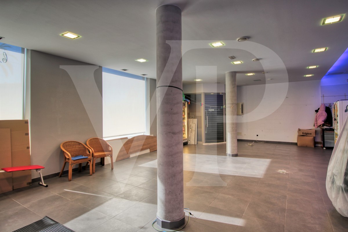 Perfecto-chalet-con-jardín-garaje-y-oficinas-en-buena-ubicación-en-Muro-Mallorca