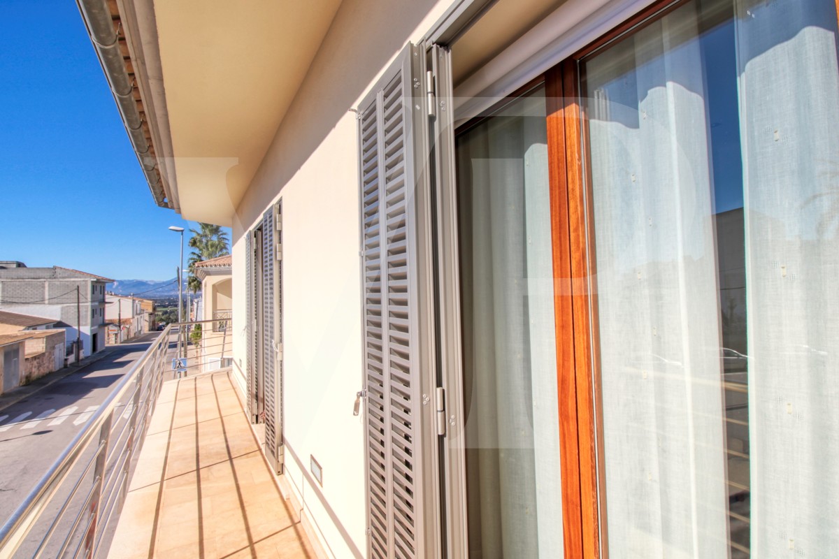 Perfecto-chalet-con-jardín-garaje-y-oficinas-en-buena-ubicación-en-Muro-Mallorca