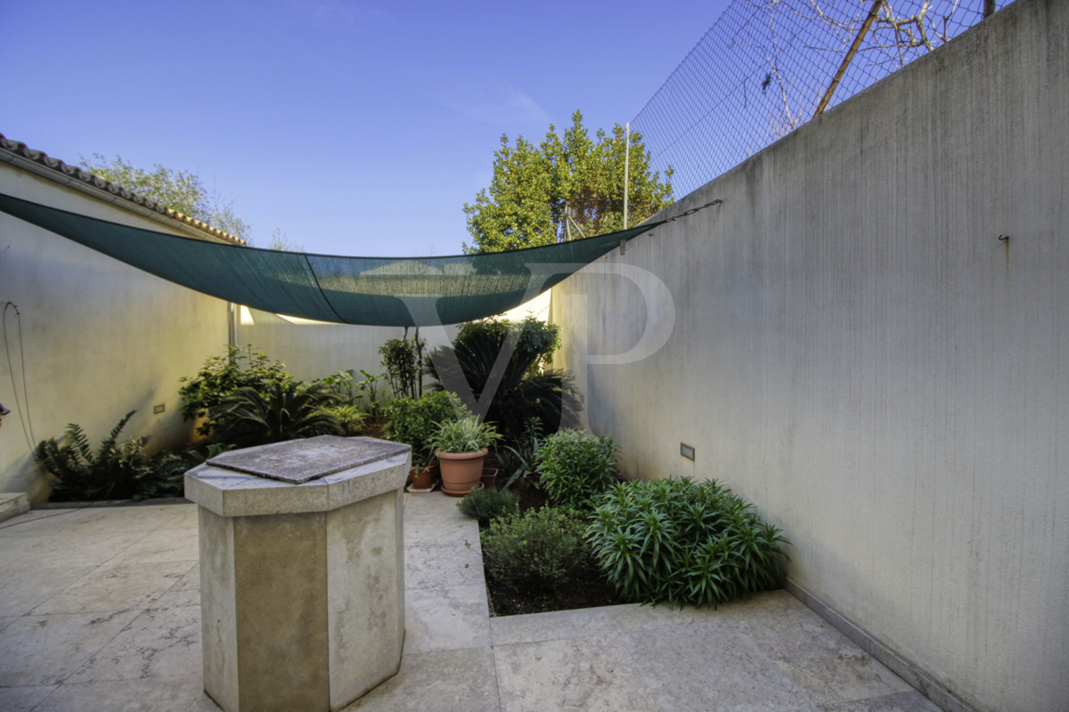 Perfecto-chalet-con-jardín-garaje-y-oficinas-en-buena-ubicación-en-Muro-Mallorca