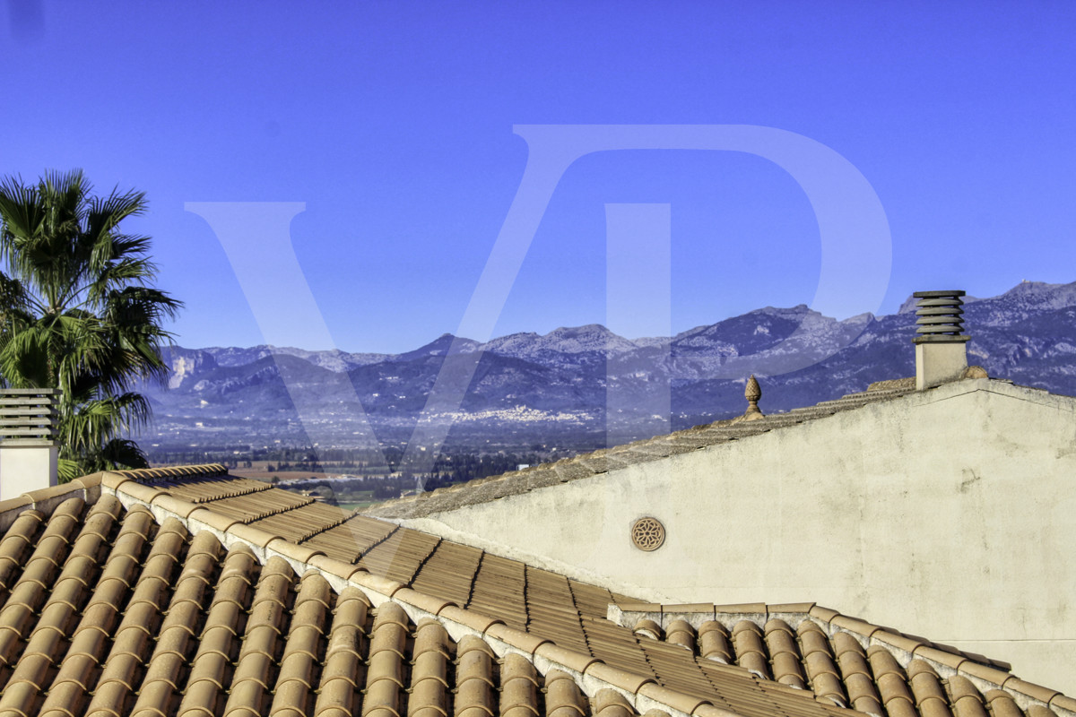 Perfecto-chalet-con-jardín-garaje-y-oficinas-en-buena-ubicación-en-Muro-Mallorca