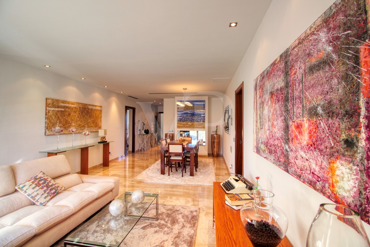 Perfecto-chalet-con-jardín-garaje-y-oficinas-en-buena-ubicación-en-Muro-Mallorca