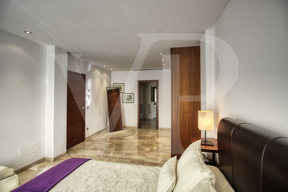 Perfecto-chalet-con-jardín-garaje-y-oficinas-en-buena-ubicación-en-Muro-Mallorca