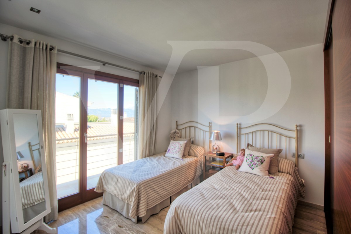 Perfecto-chalet-con-jardín-garaje-y-oficinas-en-buena-ubicación-en-Muro-Mallorca