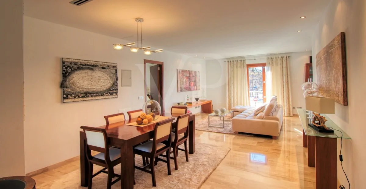 Perfektes-Chalet-mit-Garten-Garage-und-Büros-in-guter-Lage-in-Muro-Mallorca