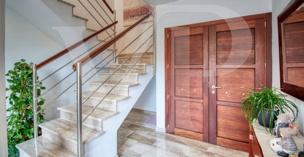 Perfektes Chalet mit Garten, Garage und Büros in guter Lage in Muro, Mallorca
