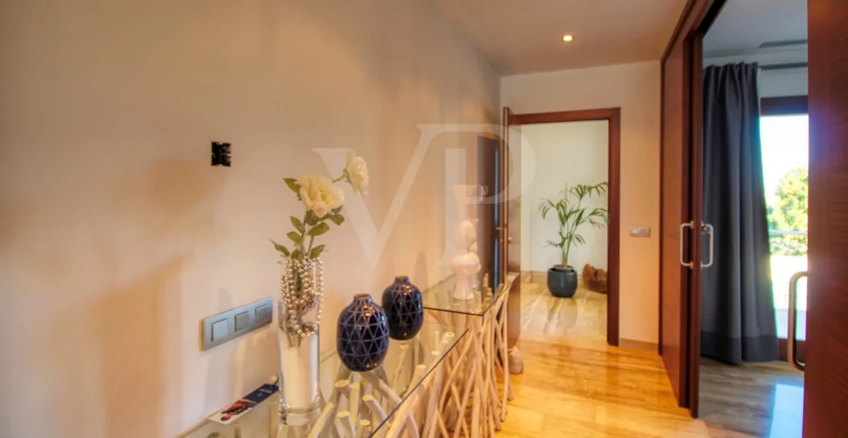 Perfektes-Chalet-mit-Garten-Garage-und-Büros-in-guter-Lage-in-Muro-Mallorca