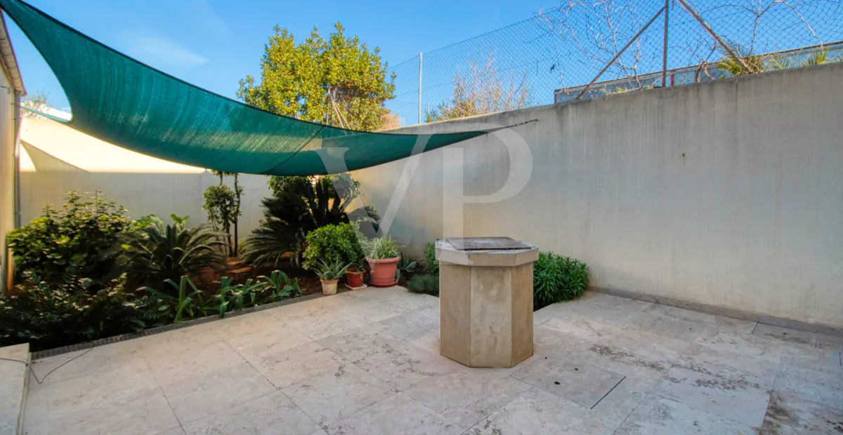 Perfektes-Chalet-mit-Garten-Garage-und-Büros-in-guter-Lage-in-Muro-Mallorca