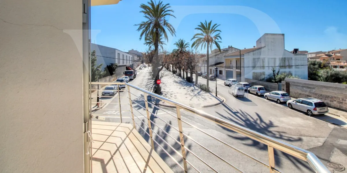 Perfektes-Chalet-mit-Garten-Garage-und-Büros-in-guter-Lage-in-Muro-Mallorca