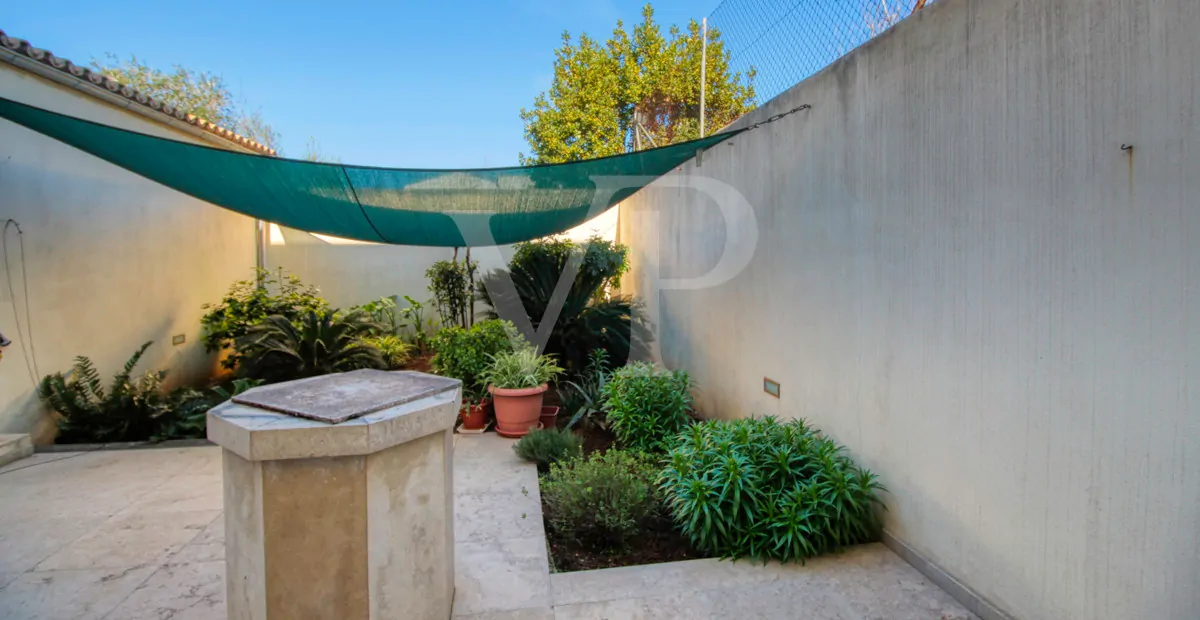 Perfektes-Chalet-mit-Garten-Garage-und-Büros-in-guter-Lage-in-Muro-Mallorca