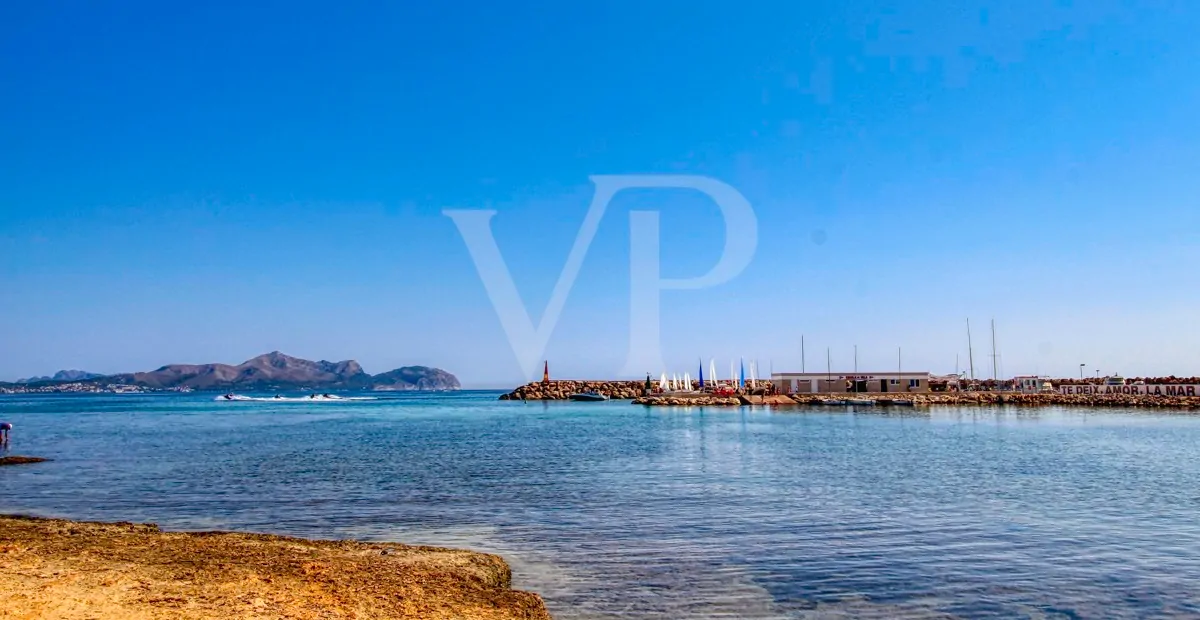 Perfektes-Chalet-mit-Garten-Garage-und-Büros-in-guter-Lage-in-Muro-Mallorca