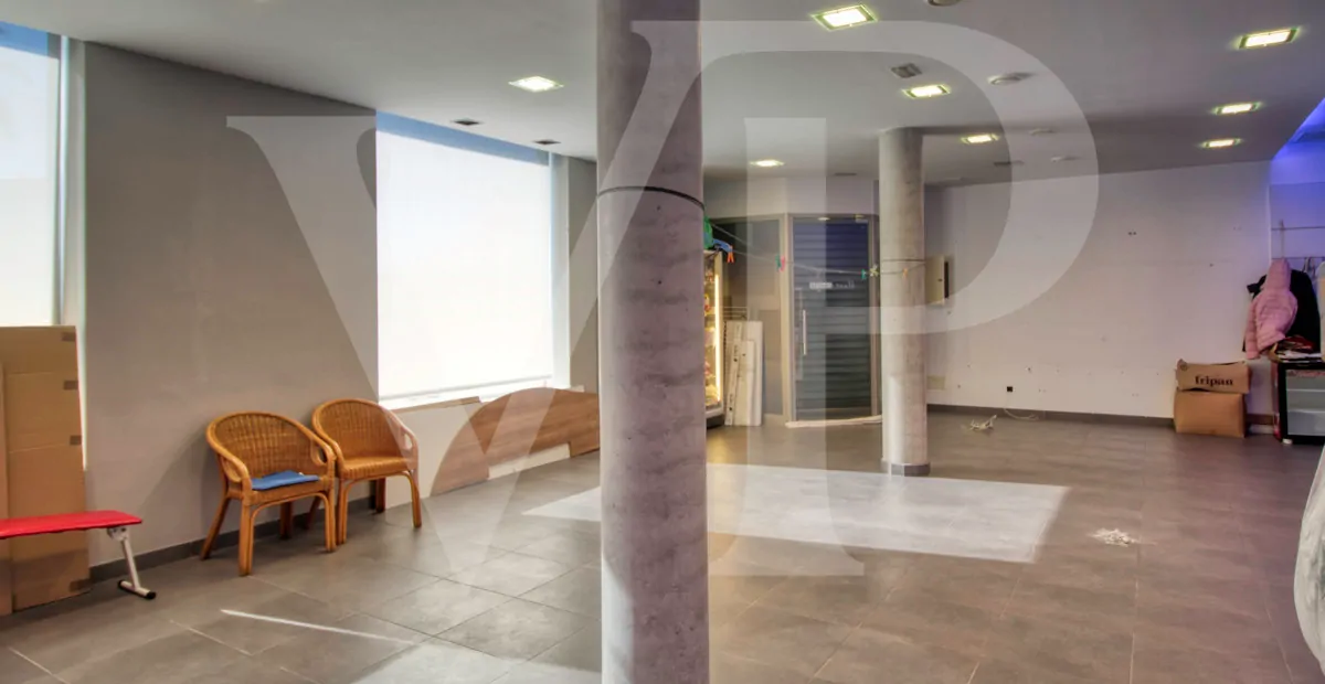 Perfektes Chalet mit Garten, Garage und Büros in guter Lage in Muro, Mallorca