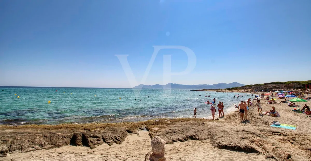 Perfektes-Chalet-mit-Garten-Garage-und-Büros-in-guter-Lage-in-Muro-Mallorca