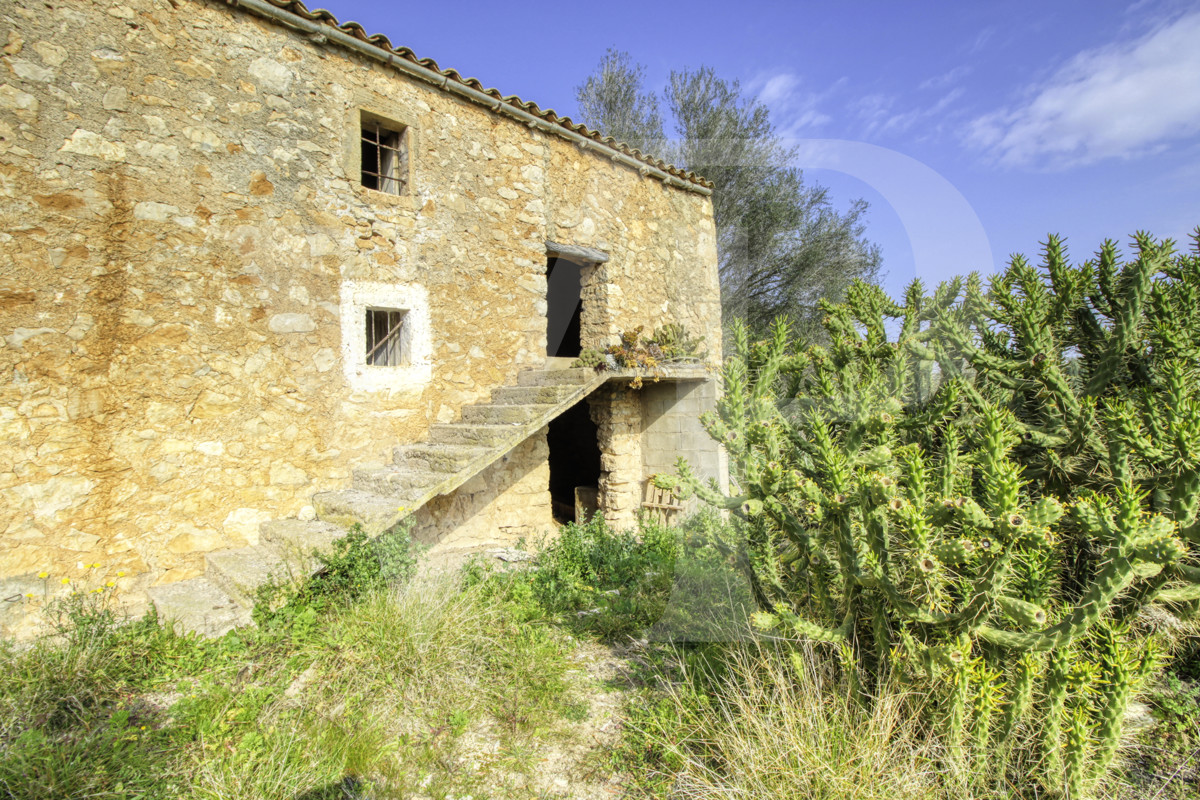 Precioso casa rústica para reformar en parcela de 3,8 hectáreas entre Manacor y Calas de Mallorca