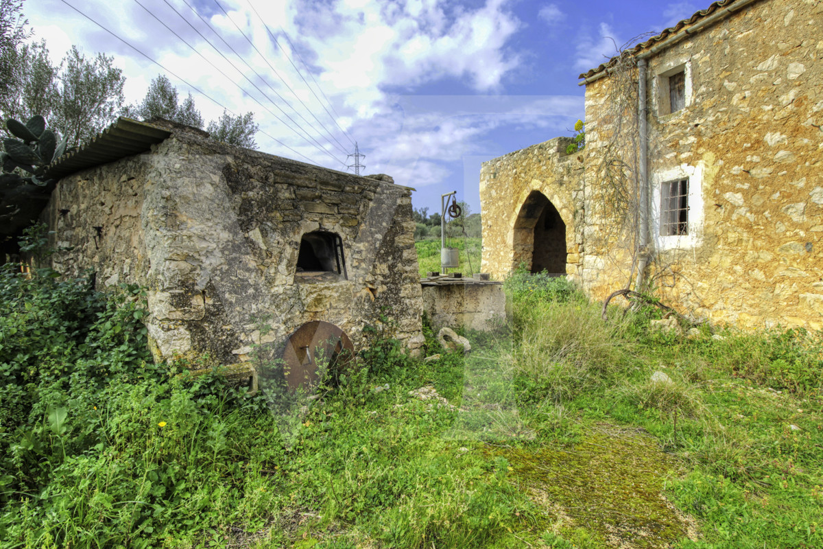 Precioso casa rústica para reformar en parcela de 3,8 hectáreas entre Manacor y Calas de Mallorca