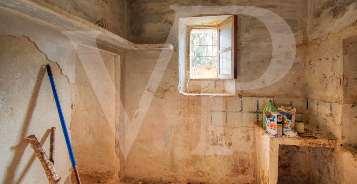 Schönes rustikales Haus zum Renovieren auf einem Grundstück von 3,8 Hektar zwischen Manacor und Calas de Mallorca