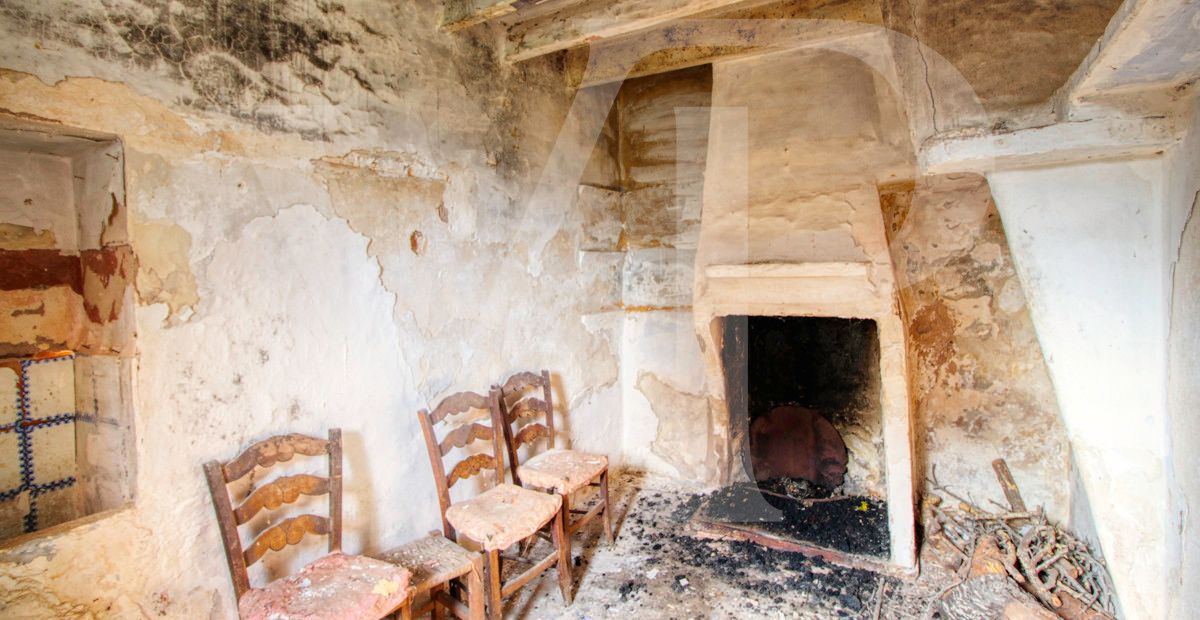 Schönes rustikales Haus zum Renovieren auf einem Grundstück von 3,8 Hektar zwischen Manacor und Calas de Mallorca