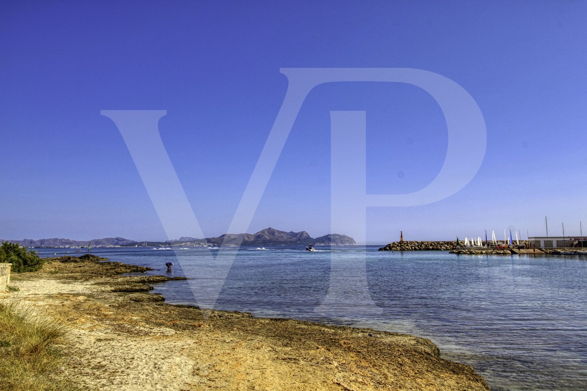Interessante Investition in diese Immobilie mit spektakulärem Blick auf die Bucht von Alcudia in Muro