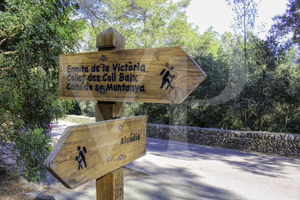 Inversión, venta de parcela urbana en esquina con muy buena orientación en Bonaire / Alcudia