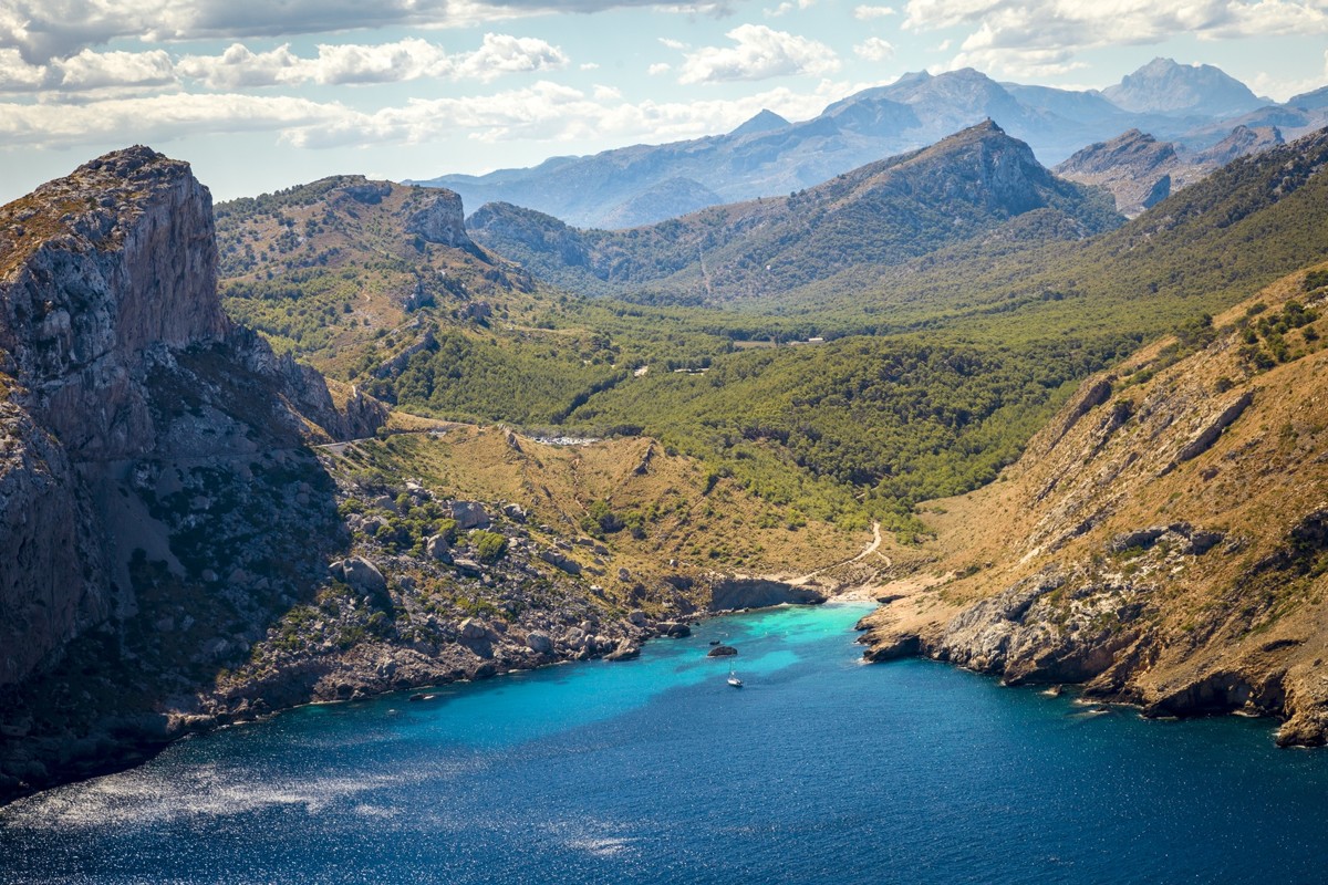 SECRET MARKETING. Exclusive finca with sea views and overlooking the exclusive valley of the Vall d'Axartell, near Pollensa, in an absolutely privileged and secluded location
