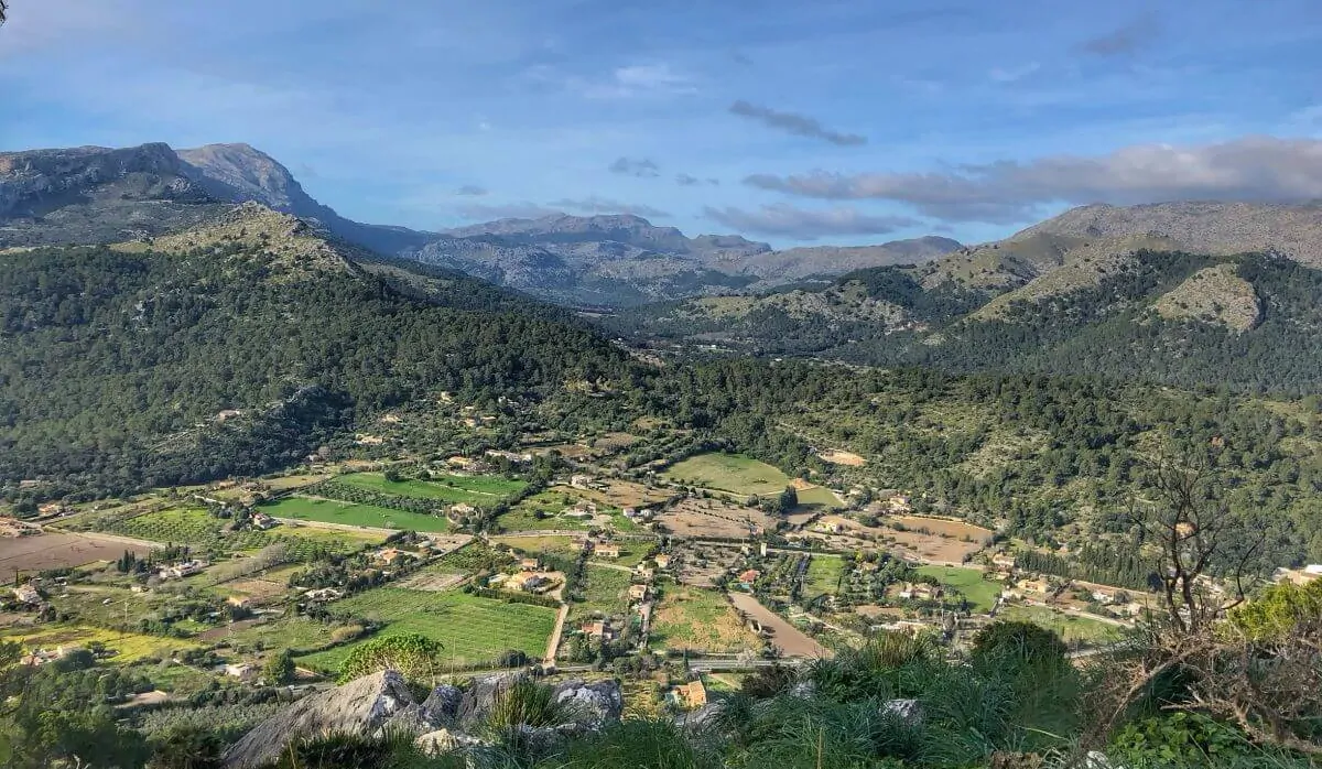 SECRET MARKETING. Exklusive Finca mit Blick auf das Meer und das exklusive Tal von Vall d'Axartell, in der Nähe von Pollensa, in absolut privilegierter und abgeschiedener Lage