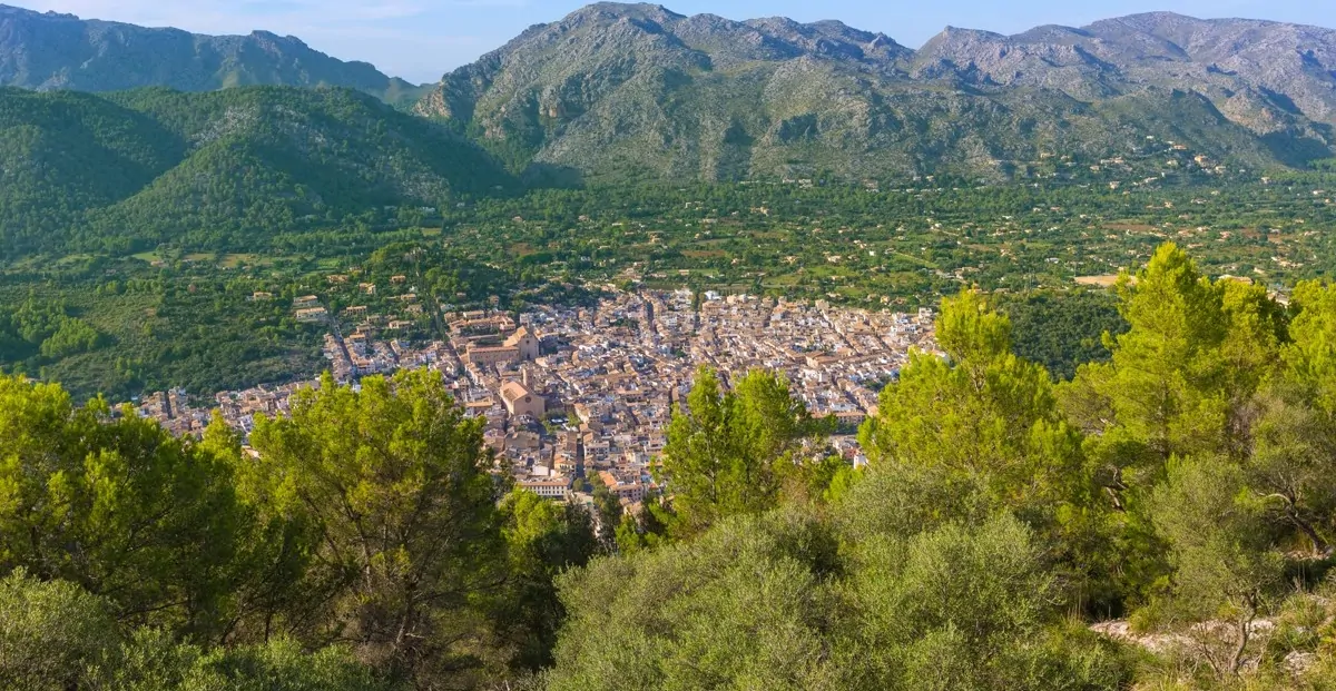 SECRET MARKETING. Exklusive Finca mit Blick auf das Meer und das exklusive Tal von Vall d'Axartell, in der Nähe von Pollensa, in absolut privilegierter und abgeschiedener Lage