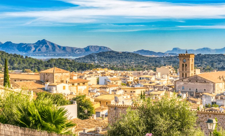 SECRET MARKETING. Exclusive finca with sea views and overlooking the exclusive valley of the Vall d'Axartell, near Pollensa, in an absolutely privileged and secluded location